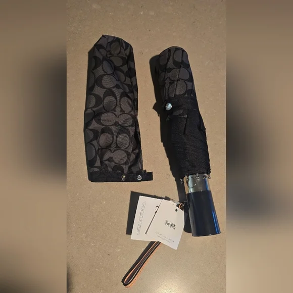 Coach NWT Sig Umbrella - Picture 4 of 8